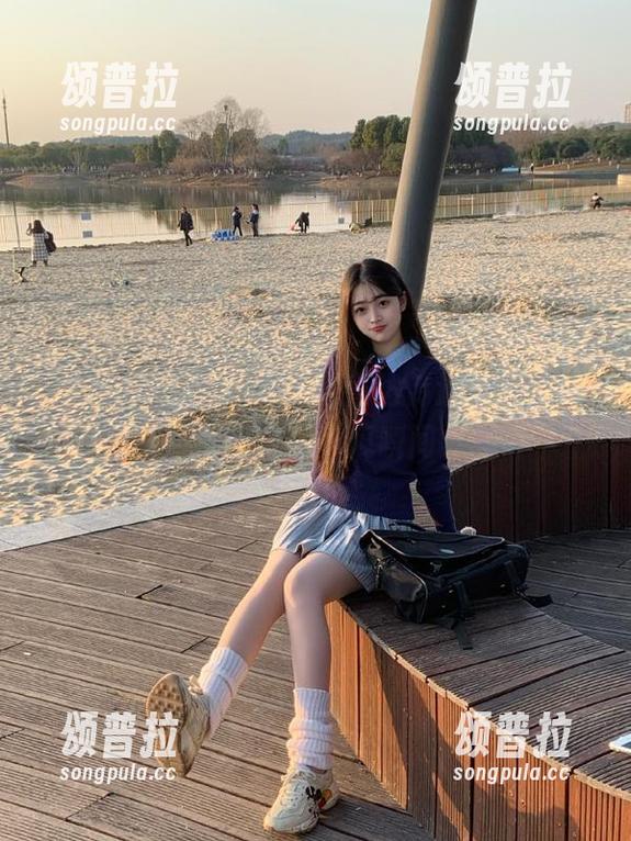 17吃瓜 17吃瓜官网直达传送门,为您呈现精彩吃瓜瞬间