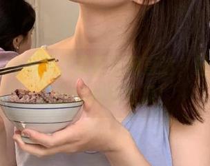 黑料社最新官网直达，轻松get最新爆料好吃瓜！