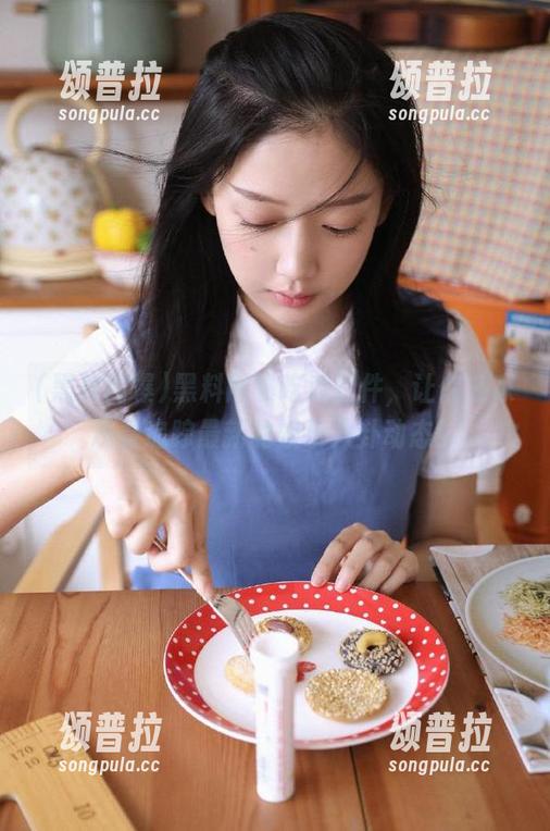 黑料网曝吃瓜软件，让你在家观看追踪最新的娱乐八卦动态！